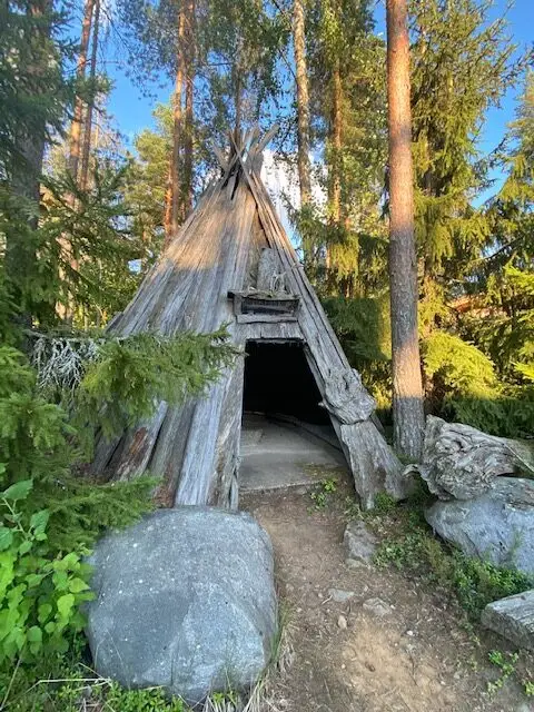 Kotakonsultin tarina - Tarvitsetko apua liiketoiminnan kehittämisessä ja rakentamisessa tai sparrausta kahvikupin äärellä?